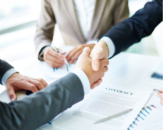 在多工位冷鐓機(jī)的設(shè)計(jì)和制造中，如何考慮生產(chǎn)效率和加工精度的平衡？有哪些優(yōu)化措施和技術(shù)？